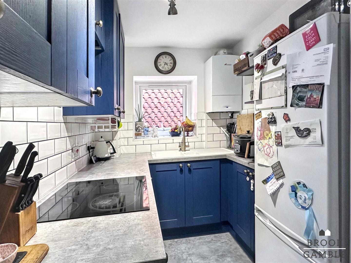 2 Bedroom Flat - Conversion. 19 St. Annes Road in Eastbourne, East Sussex 6